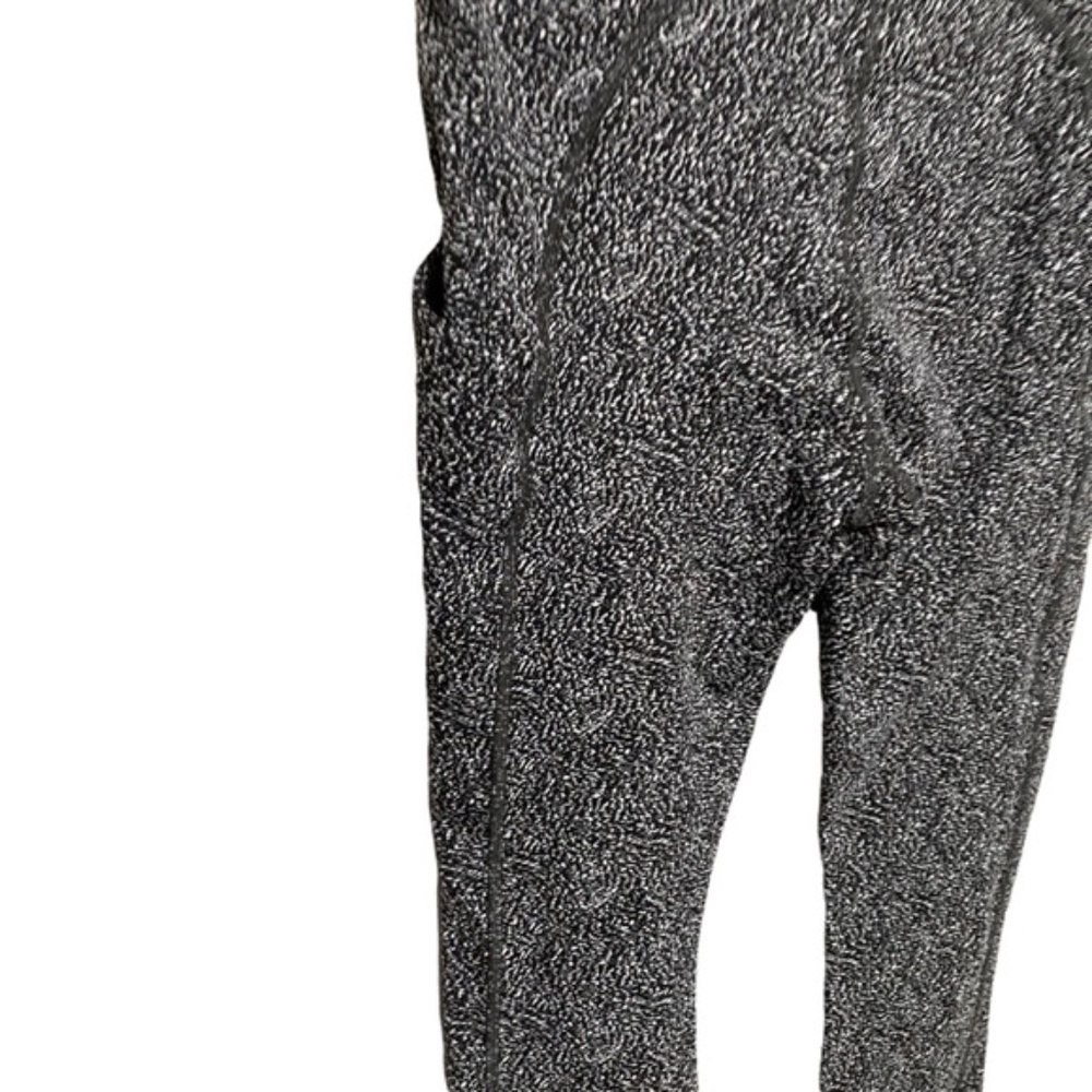 Athleta Ultimate Stash Pocket Textured 7/8 Tight - Picture 6 of 9